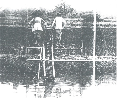 Water-wheel-in-operation